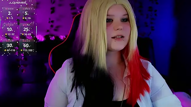 Snapshot of fillisfox_ chatting on October 8, 4:11 pm fillisfox  online show from October 8, 4:11 pm
