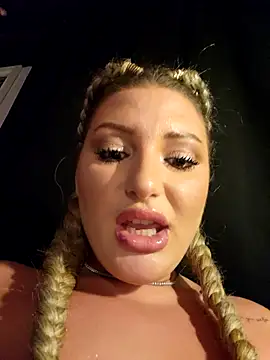 Snapshot of Blondie_Sasha chatting on October 7, 7:07 pm Blondie Sasha online show from October 7, 7:07 pm