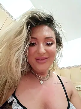 Snapshot of Blondie_Sasha chatting on October 2, 8:03 pm Blondie Sasha online show from October 2, 8:03 pm