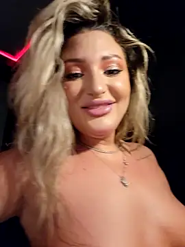 Snapshot of Blondie_Sasha chatting on September 29, 7:41 pm Blondie Sasha online show from September 29, 7:41 pm