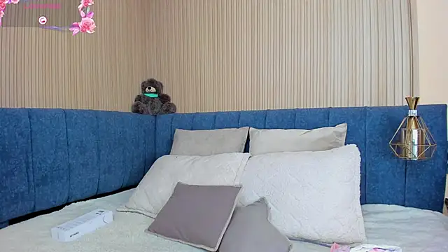 angel ponce online show from December 2, 7:05 pm