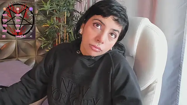 emily-santoss online show from October 10, 1:38 pm