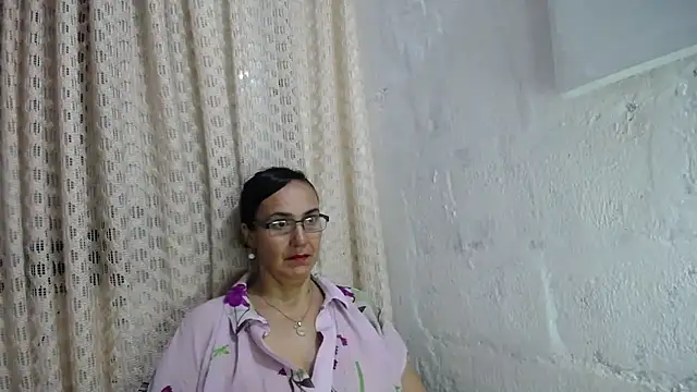 Snapshot of gabbyparker_ chatting on October 15, 9:56 am gabbyparker online show from October 15, 9:56 am