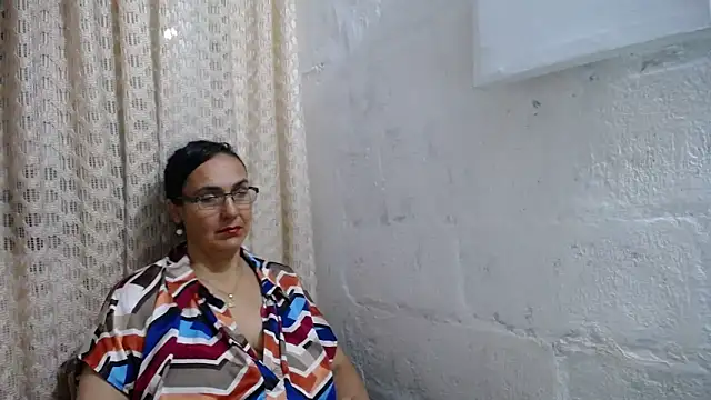 Snapshot of gabbyparker_ chatting on October 16, 10:07 am gabbyparker online show from October 16, 10:07 am