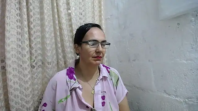 Snapshot of gabbyparker_ chatting on September 27, 11:28 am gabbyparker online show from September 27, 11:28 am