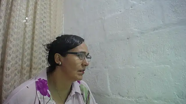 gabbyparker  online show from April 23, 9:50 am