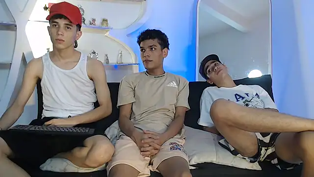 Snapshot of THREE_GUYS_HOT chatting on September 29, 7:19 pm THREE GUYS HOT online show from September 29, 7:19 pm