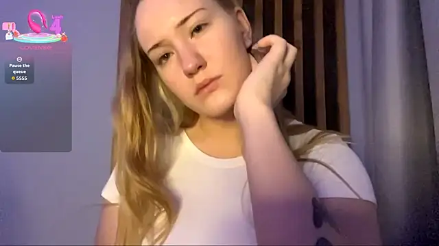 PandaFluff online show from November 10, 5:08 pm