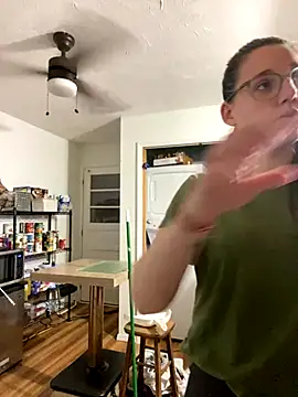 Mommasaurrex online show from September 30, 11:20 pm