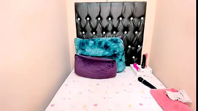 Toxicfantasy4u online show from March 21, 8:19 am