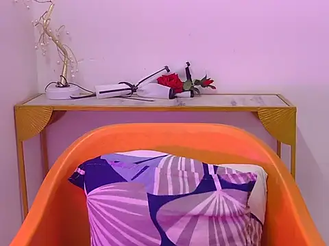 Snapshot of hottymoody chatting on October 31, 3:27 pm hottymoody online show from October 31, 3:27 pm