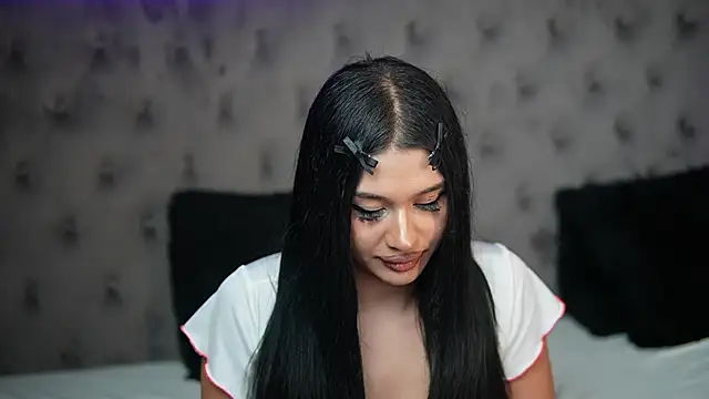 Snapshot of GiuliaSya chatting on October 12, 10:23 pm GiuliaSya online show from October 12, 10:23 pm