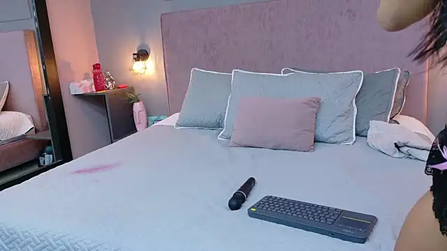 Snapshot of Camila_Hill_ chatting on October 7, 1:04 pm Camila Hill online show from October 7, 1:04 pm