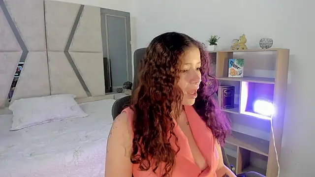 Snapshot of AphroditeSweet chatting on September 15, 8:49 pm AphroditeSweet online show from September 15, 8:49 pm