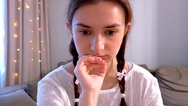 Lelia Vibe online show from November 18, 7:42 am