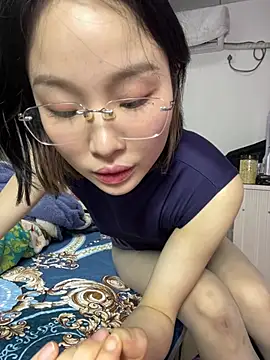 Y2Luvk online show from February 11, 7:59 pm