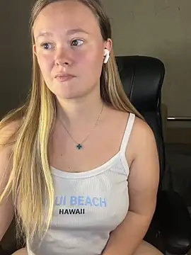 Snapshot of CaramelleSugar_ chatting on October 3, 6:57 pm CaramelleSugar online show from October 3, 6:57 pm