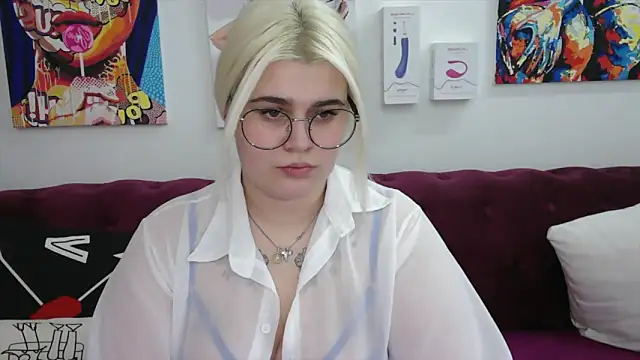 Snapshot of Amber_Monro chatting on October 2, 4:06 am Amber Monro online show from October 2, 4:06 am