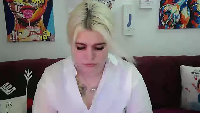 Snapshot of Amber_Monro chatting on September 11, 3:18 am Amber Monro online show from September 11, 3:18 am