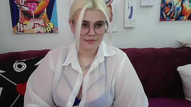 Snapshot of Amber_Monro chatting on September 30, 3:45 am Amber Monro online show from September 30, 3:45 am