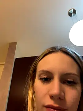 Snapshot of Baby_Eva23 chatting on October 19, 6:43 pm Baby Eva23 online show from October 19, 6:43 pm