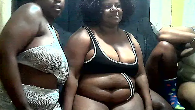 AnnabigpussyXO online show from October 18, 9:05 pm