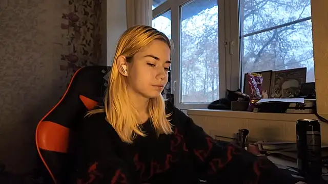 Witching Moon online show from December 3, 7:11 am