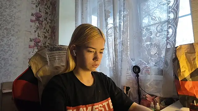 Witching Moon online show from October 18, 9:34 am