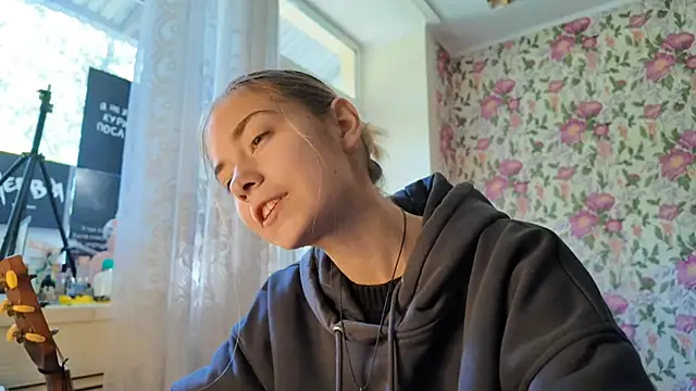 Witching Moon online show from September 15, 7:49 am