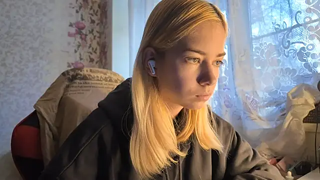 Witching Moon online show from October 20, 7:11 am