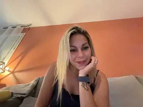 Snapshot of minettedusud chatting on September 17, 10:13 am minettedusud online show from September 17, 10:13 am