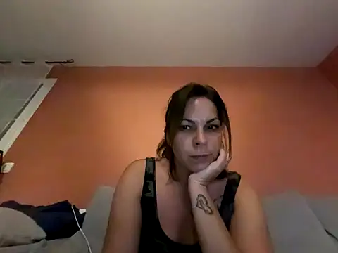 Snapshot of minettedusud chatting on November 1, 7:40 pm minettedusud online show from November 1, 7:40 pm