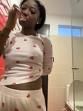 EmilyKisx online show from October 31, 12:09 pm