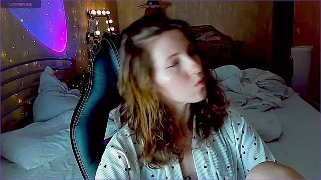 Agata in Wonderland online show from September 9, 4:07 pm