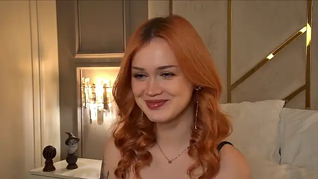 Snapshot of RemyFoxys chatting on October 22, 7:46 am RemyFoxys online show from October 22, 7:46 am