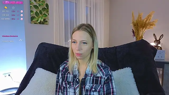 NyxaThorn online show from October 17, 2:42 pm