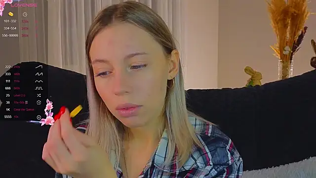 NyxaThorn online show from November 21, 2:41 pm