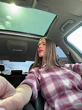  JessyRey  online show from April 14, 11:10 am