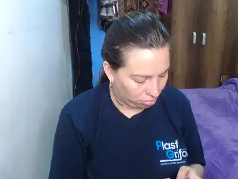 cloequeen15 online show from April 17, 1:24 pm