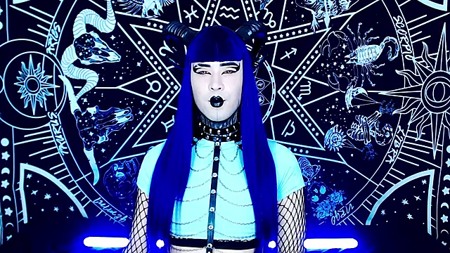 Snapshot of naomi_satan chatting on September 20, 12:43 am naomi satan online show from September 20, 12:43 am