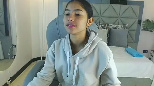 Milaa Star  online show from November 22, 4:15 am