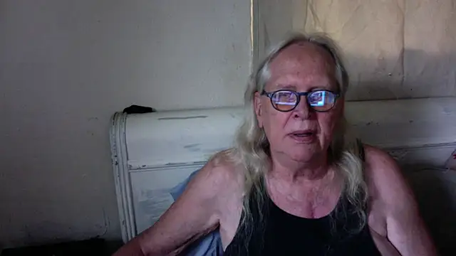 OldLadySara online show from July 18, 11:51 pm