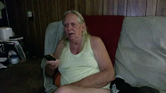 OldLadySara online show from July 14, 1:06 am