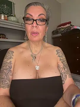 dieseldame1313 online show from January 19, 1:02 am