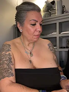 dieseldame1313 online show from February 12, 6:04 am