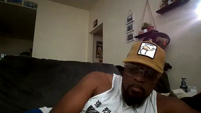 Snapshot of Str8ishVegasGuy chatting on October 17, 7:22 am Str8ishVegasGuy online show from October 17, 7:22 am