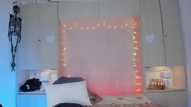 LilyWhitney online show from October 26, 4:08 am