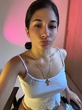 LauraCatalina online show from May 21, 1:31 pm