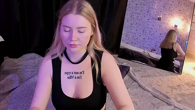 Lillie Berry online show from November 19, 5:07 am