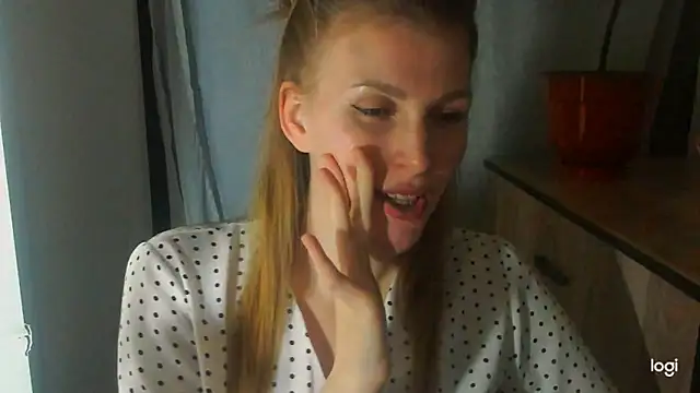 JuliaMuuun online show from June 5, 8:04 pm
